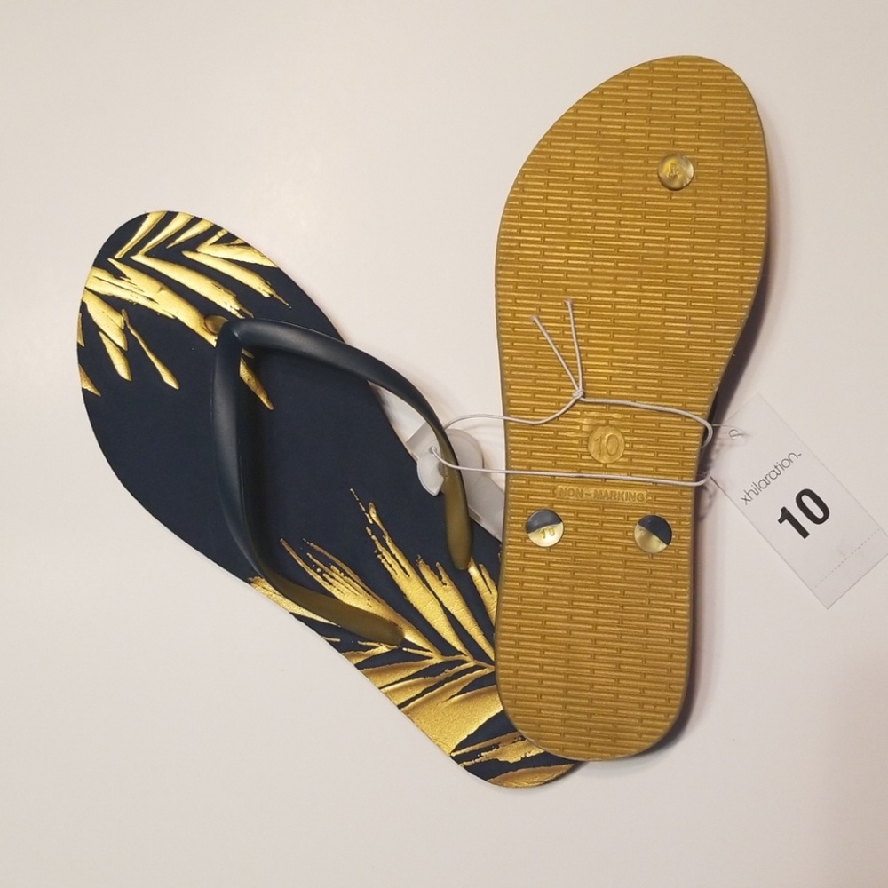 Xhilaration Palm Tree Flip Flops